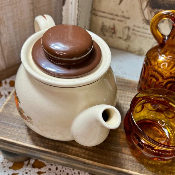 Vintage Retro TEApot with Fruit design - Beautifully Crazed Vintage Teapot - Picture 6 of 10